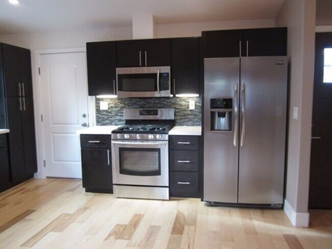 Building Photo - 4 bedroom 2 bath house in Holbrook Heights- Concord