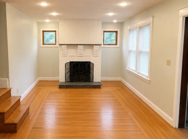 Building Photo - 30 Elm Ave