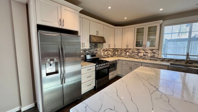 Foto del edificio - Gorgeous Executive Home Available Now!