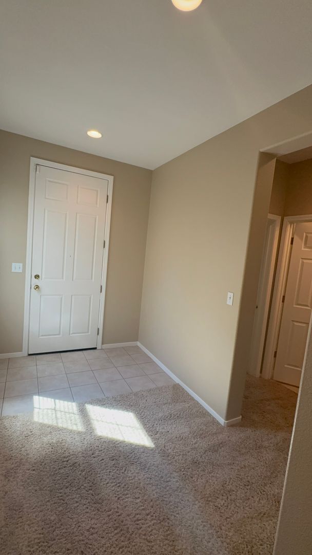 Foto del edificio - Vibrant 3 bed/2 bath home in West Sac