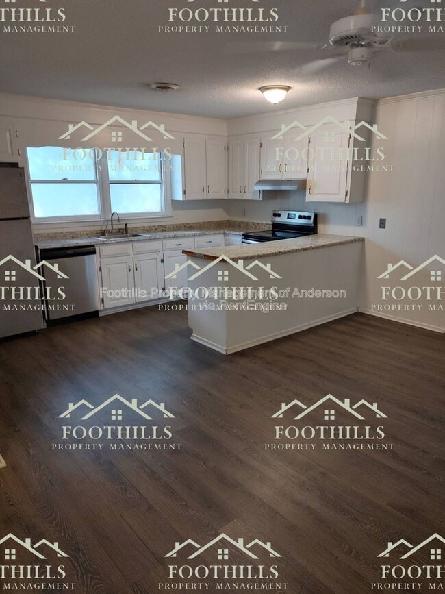 Foto del edificio - 130 Tanglewood Dr