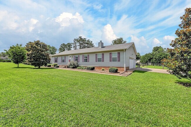 Building Photo - 2504 Angelyn Dr