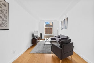 Building Photo - 17 St Marks Pl