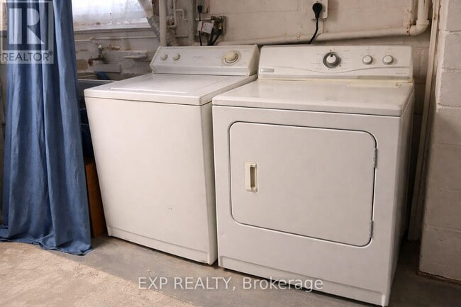 Building Photo - 861 Cosburn Ave.