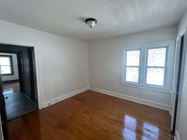 Building Photo - 4 Bed 2 Bath Single Family Home Available!