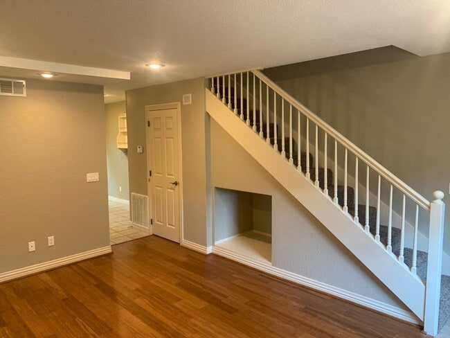 Building Photo - 1376 Oakland Ave