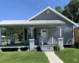 Building Photo - 1105 W Hutchinson Ave