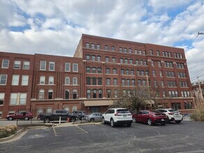 Building Photo - 200 Main St