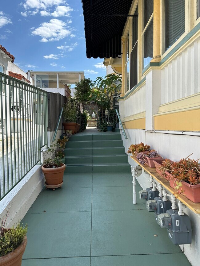 Foto del edificio - 2329 Curlew St