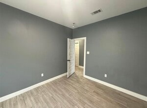 Building Photo - 9815 Garcroft St