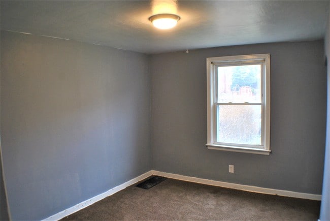 Building Photo - 708 Lynda Ln