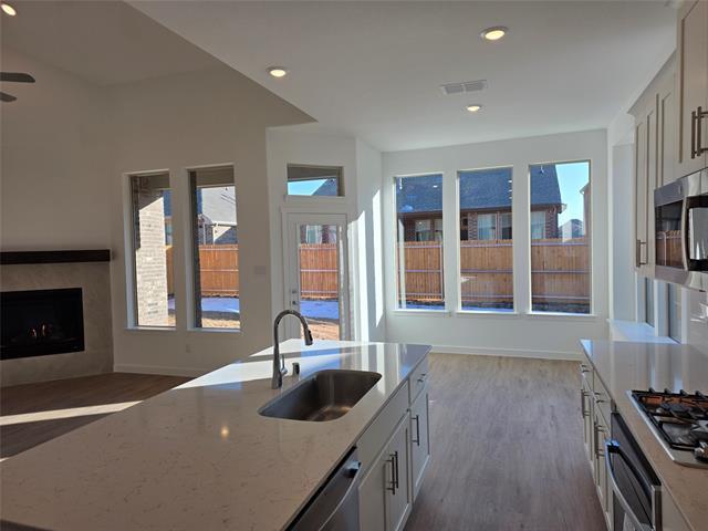 Foto del edificio - 724 Warleggan Wy