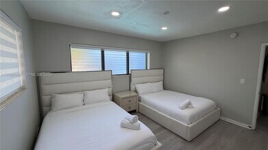 Building Photo - 10004 E Bay Harbor Dr