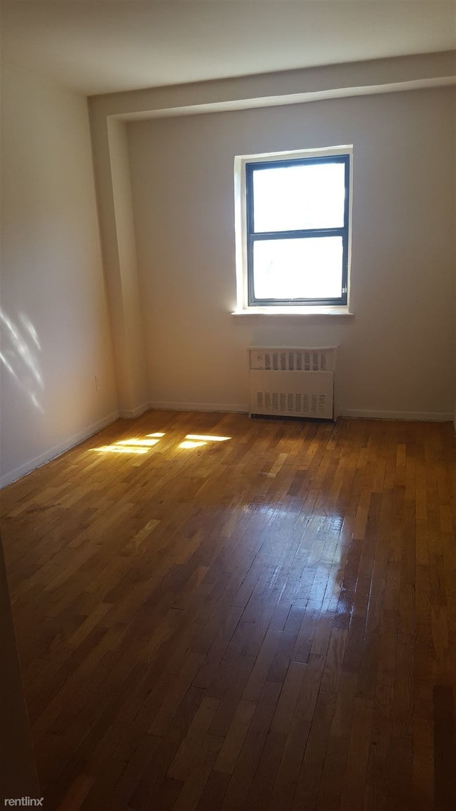 Foto del edificio - 1 br, 1 bath  - 2875 Bainbridge Ave