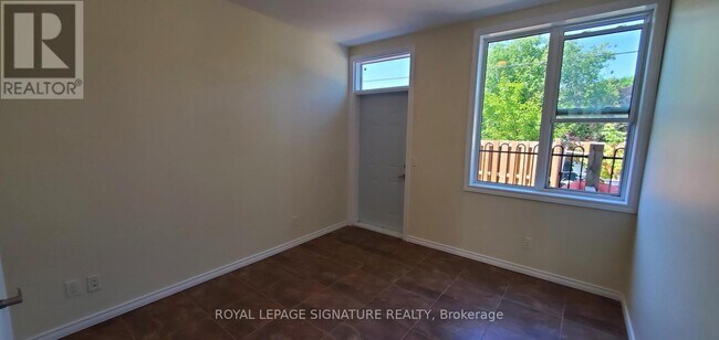 Photo du bâtiment - 14635 Ninth Line