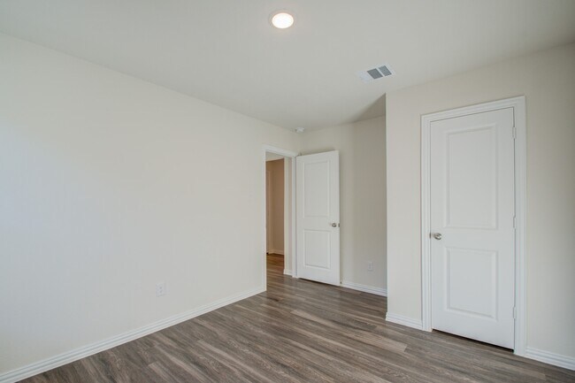 Foto del edificio - 6202 N Wayside Dr