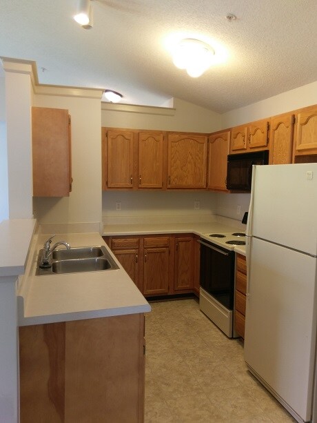 Building Photo - 433 Rivertree Ln