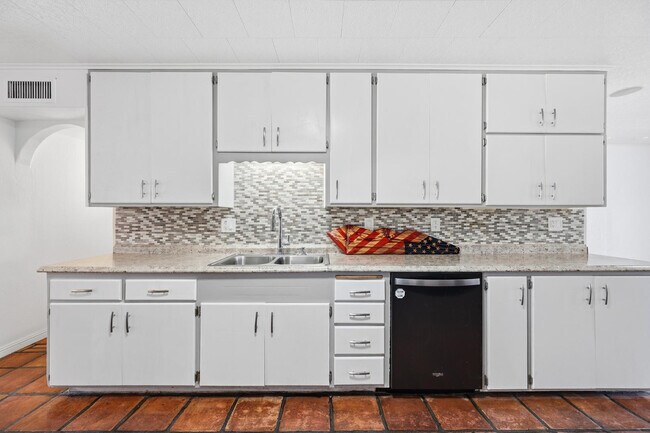 Foto del edificio - 8639 E Virginia Ave