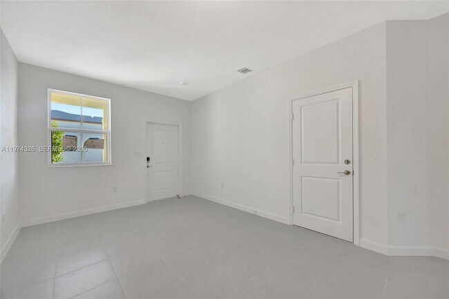 Foto del edificio - 2574 SE 25th Ct