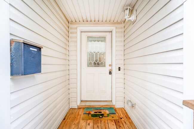 Building Photo - 1016 Hillside Ave