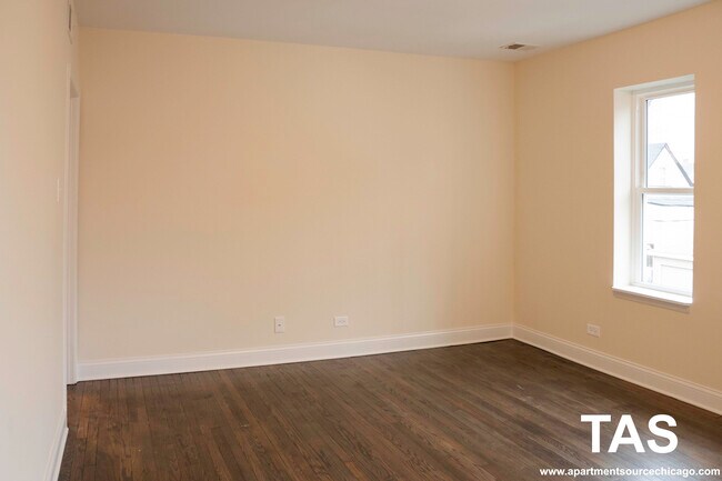 Foto del edificio - 2347 N Drake Ave