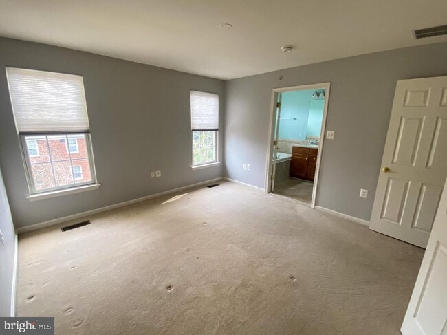 Building Photo - 119 Hearth Ct