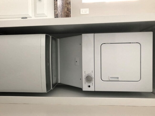 Foto del edificio - 2212 Voorhees Ave.