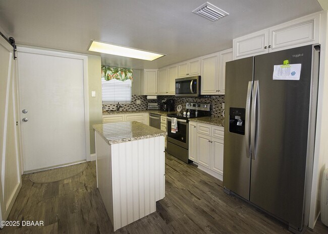 Building Photo - 1571 S Atlantic Ave