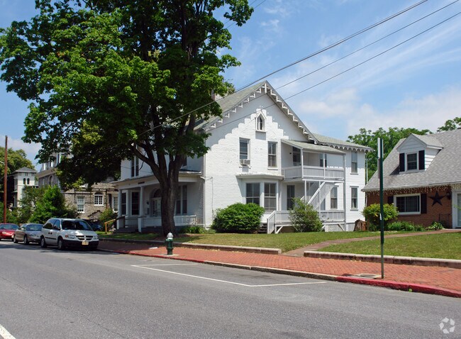 Building Photo - 138 S Prospect St