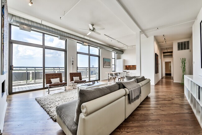 Foto del edificio - 1735 W Diversey Pkwy