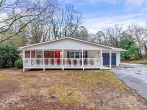Building Photo - 161 Larose Cir SE
