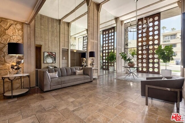 Foto del edificio - 809 S Bundy Dr