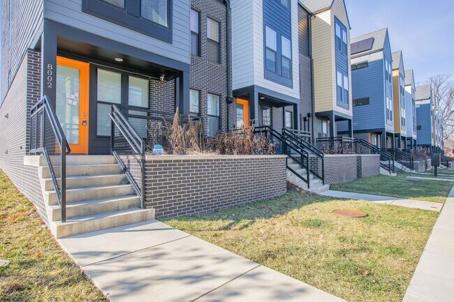 Foto del edificio - Gorgeous 4 BR/3.5 BA EOG Townhome in Silve...