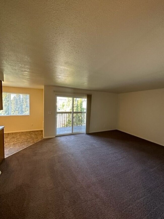 Foto del edificio - Rent Special: 1/2 Off February's Rent 2 Bedroom 1 Bath Unit NE Salem!