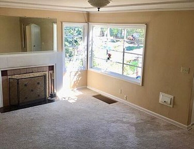 Building Photo - 6521TOR