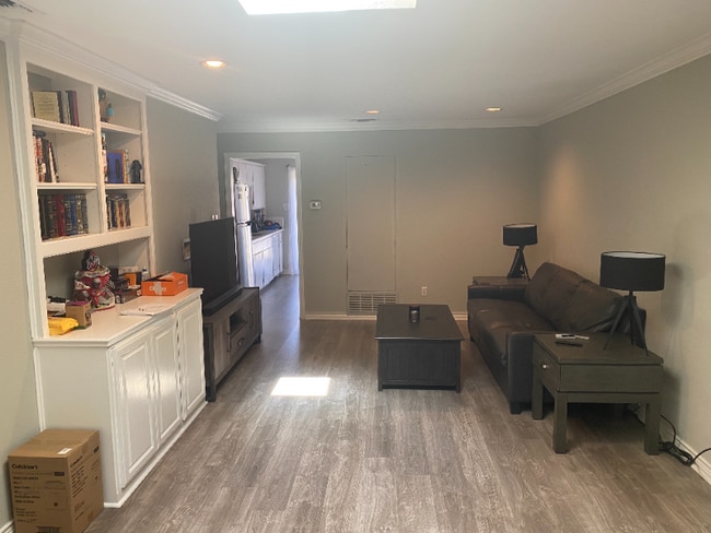 Building Photo - 10725 Sandpiper Ln