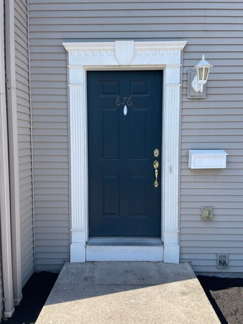 Building Photo - 876 Poplar St