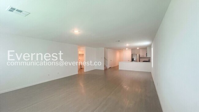 Building Photo - 4 Bed/2.5 Bath Home with In-Unit Laundry / Pet-Friendly / Vouchers Accepted / Available Now!