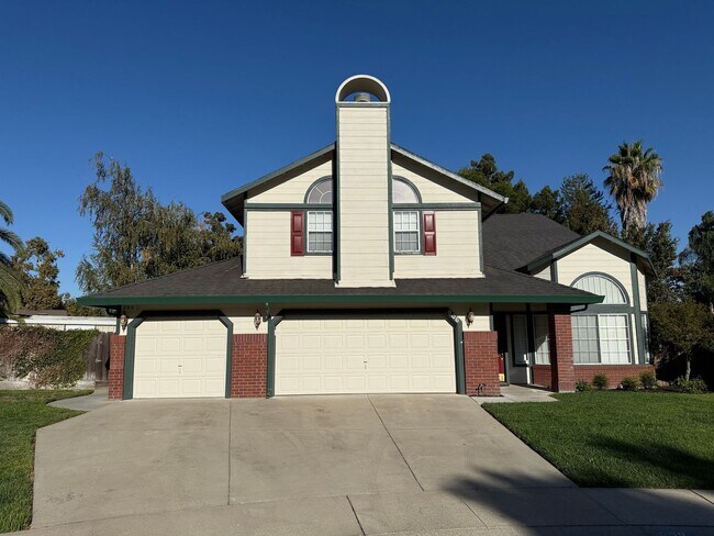 Foto del edificio - 4-bedroom plus a loft on a court in Escalon!