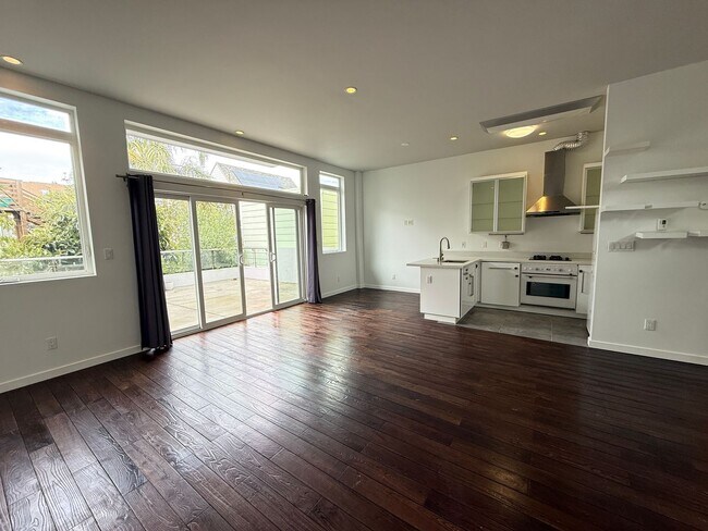 Building Photo - The contemporary residential unit townhouse