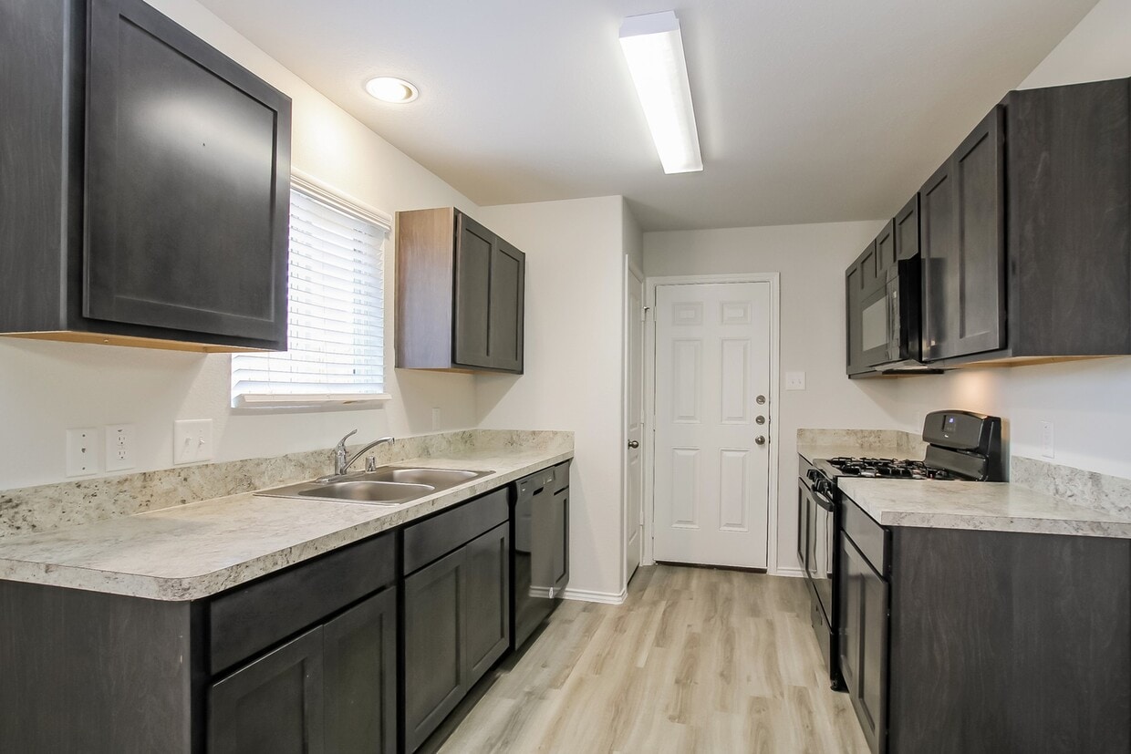 Foto principal - 8618 Oak Grove Church St