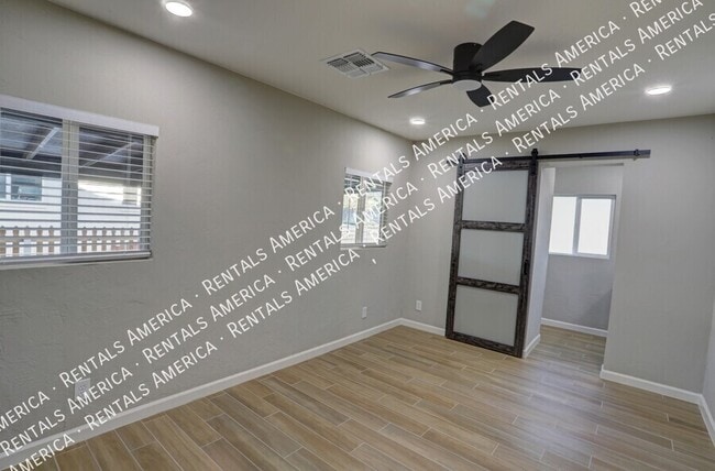 Foto del edificio - 4733 E 18th St