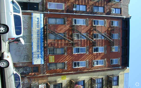Foto del edificio - 160 E Broadway