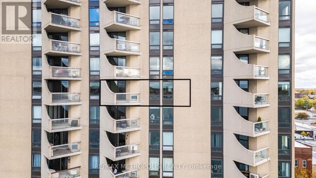 Building Photo - 155 Front St N