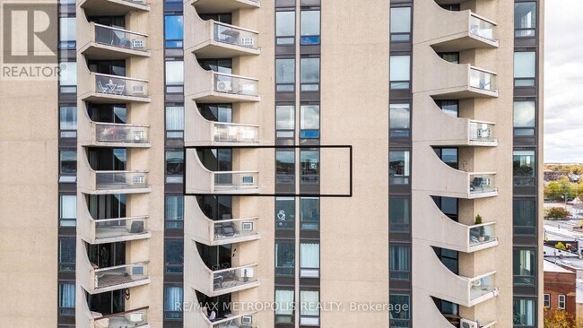 Photo du bâtiment - 155 Front St N