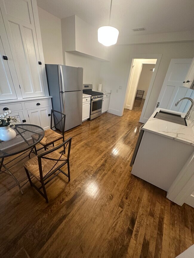 Foto del edificio - 418 Pleasant St