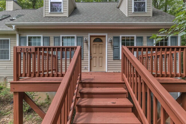Building Photo - Peaceful Country Home Close to Chapel Hill