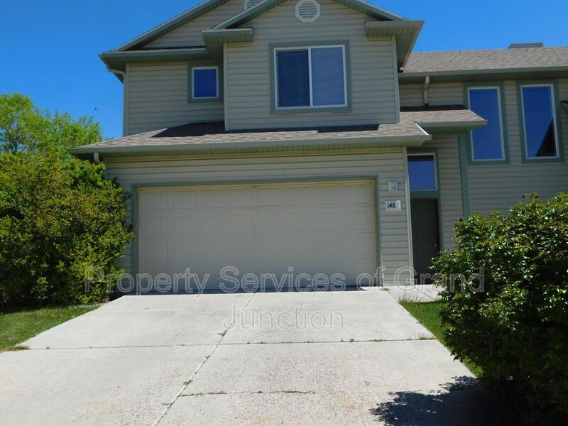 Primary Photo - 148 Drumlin Cir