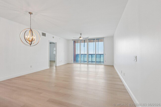 Foto del edificio - 2650 Lake Shore Dr
