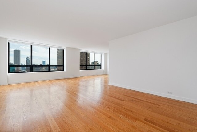 Foto del edificio - 180 E Pearson St